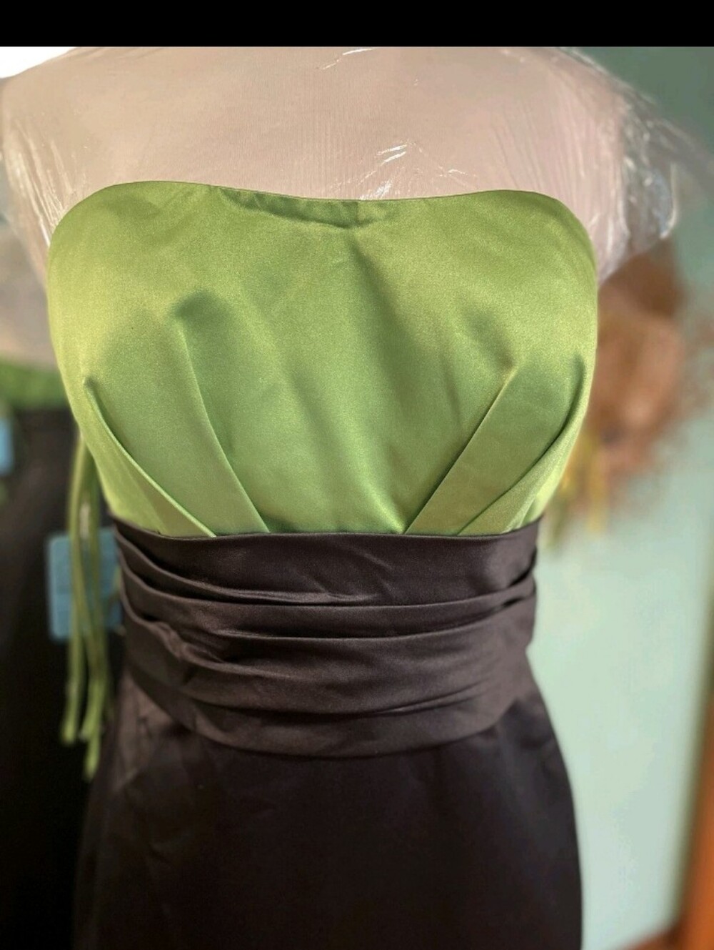 One-Shoulder Green and Black Evening Gown - Picture 2 of 7